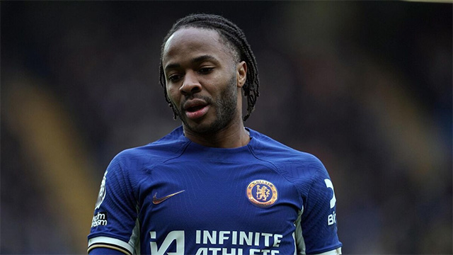 Sterling wants to resolve his contract before leaving Chelsea